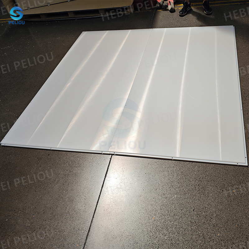 Are Supports Required Between the Ground and the Ice Board?
